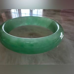 Natural Jade Bangle, Thailand Burma, Vintage
Neiman Marcus 3.13in x 2.47in x .32